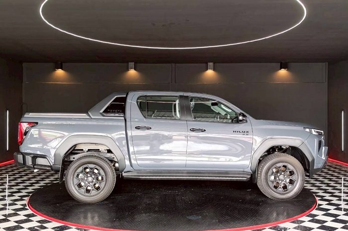 TRAVO OVERLAND PLUS 4WD 2026 2.8 AT DOUBLE CAB WHITE  23439 full