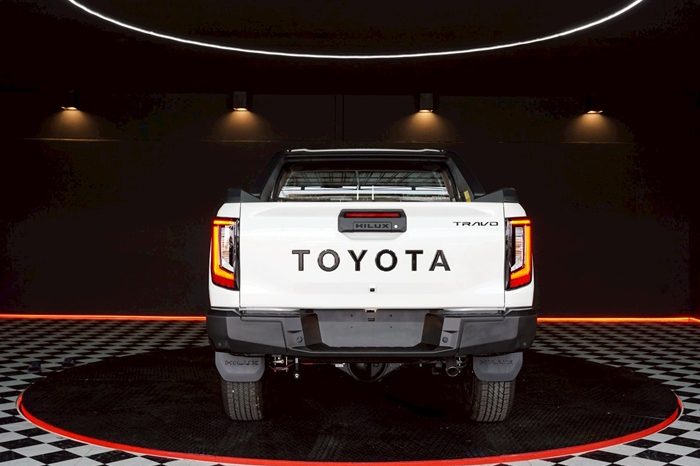 TRAVO OVERLAND PLUS 4WD 2026 2.8 AT DOUBLE CAB WHITE  23462 full