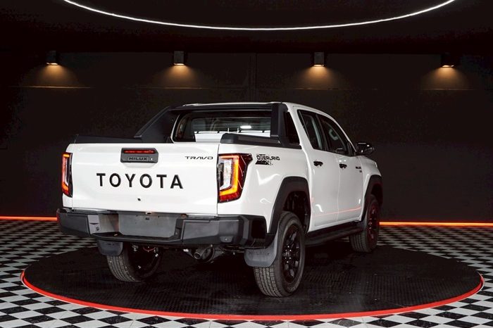 TRAVO OVERLAND PLUS 4WD 2026 2.8 AT DOUBLE CAB WHITE  23462 full