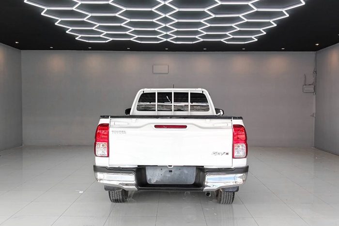 REVO 2WD 2019 2.4J MT STANDARD WHITE  2793 full