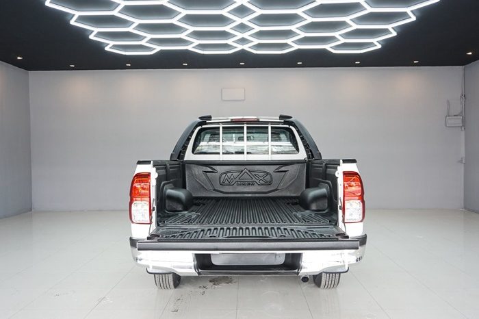 REVO 2WD 2018 2.4J MT STANDARD WHITE  2837 full
