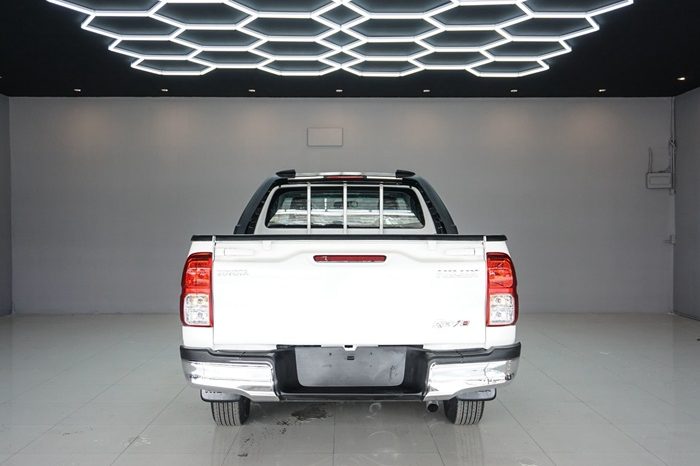 REVO 2WD 2018 2.4J MT STANDARD WHITE  2837 full