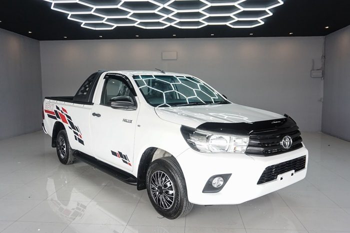 REVO 2WD 2018 2.4J MT STANDARD WHITE  2837 full