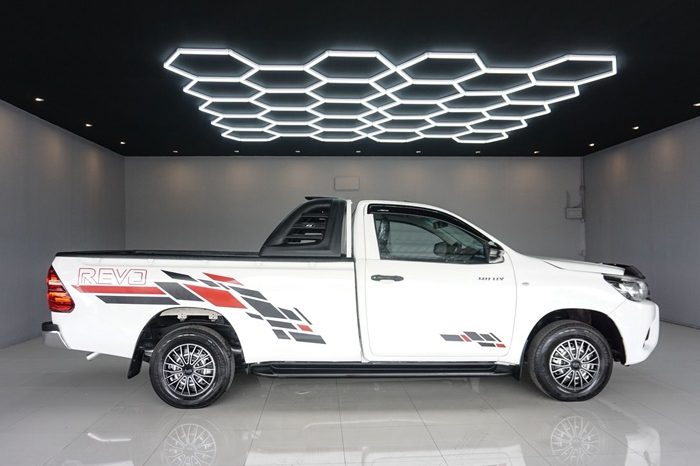 REVO 2WD 2018 2.4J MT STANDARD WHITE  2837 full