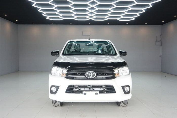 REVO 2WD 2018 2.4J MT STANDARD WHITE  2837 full