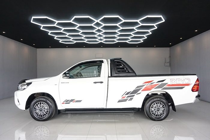 REVO 2WD 2018 2.4J MT STANDARD WHITE  2837 full