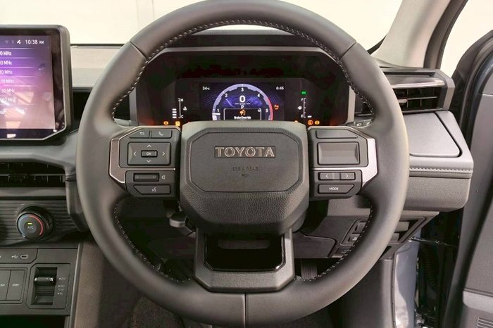 TRAVO 4TREX PREMIUM 4WD 2026 2.8 AT SMART CAB GREY 32189 full