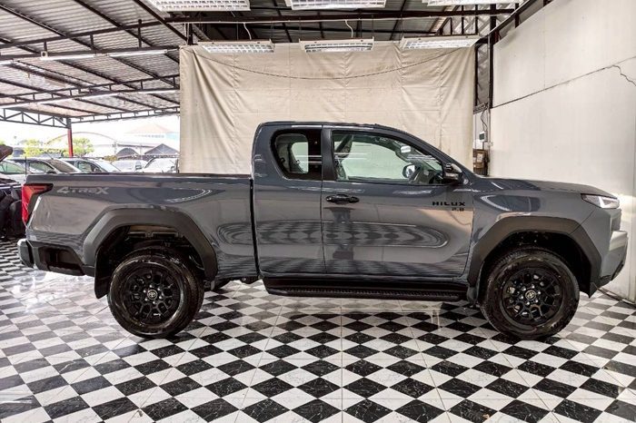 TRAVO 4TREX PREMIUM 4WD 2026 2.8 AT SMART CAB GREY 32189 full