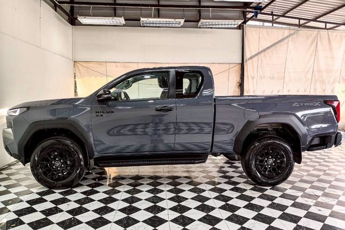 TRAVO 4TREX PREMIUM 4WD 2026 2.8 AT SMART CAB GREY 32189 full