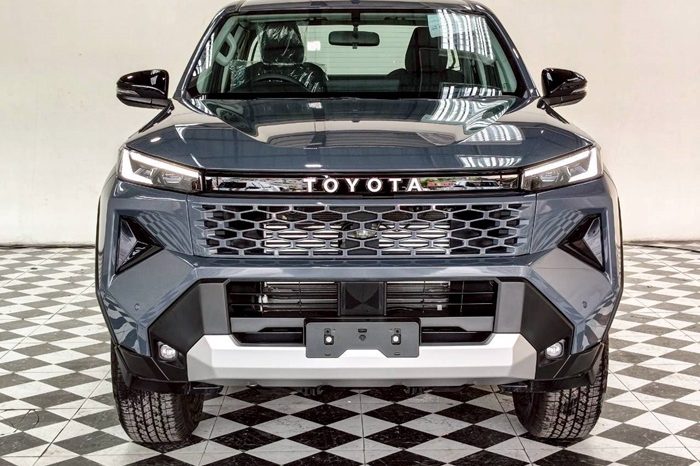 TRAVO 4TREX PREMIUM 4WD 2026 2.8 AT SMART CAB GREY 32189 full