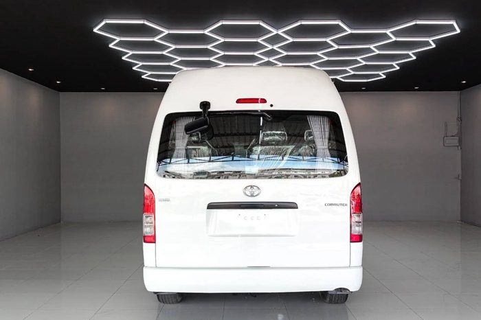 TOYOTA 2WD 2019 2.7 MT COMMUTER WHITE  3726 full