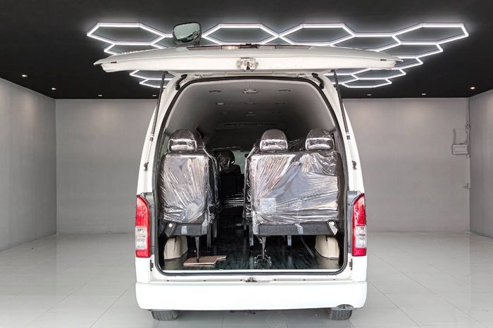 TOYOTA 2WD 2019 2.7 MT COMMUTER WHITE  3726 full