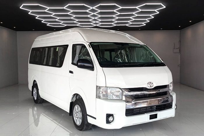 TOYOTA 2WD 2019 2.7 MT COMMUTER WHITE  3726 full