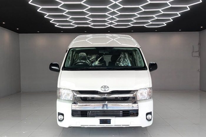 TOYOTA 2WD 2019 2.7 MT COMMUTER WHITE  3726 full