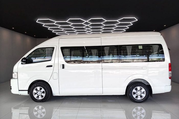 TOYOTA 2WD 2019 2.7 MT COMMUTER WHITE  3726 full