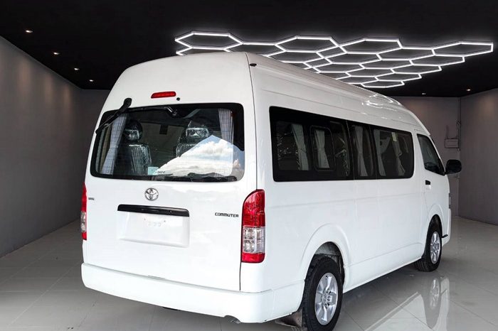 TOYOTA 2WD 2019 2.7 MT COMMUTER WHITE  3726 full