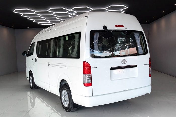 TOYOTA 2WD 2019 2.7 MT COMMUTER WHITE  3726 full