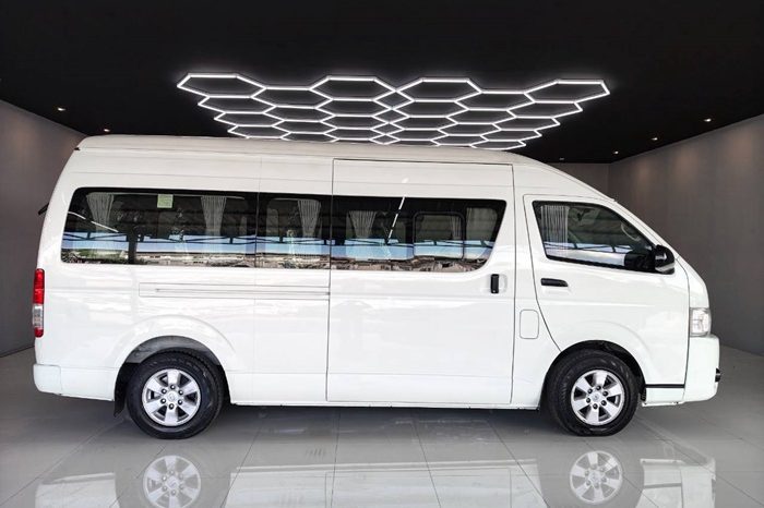 TOYOTA 2WD 2019 2.7 MT COMMUTER WHITE  3726 full