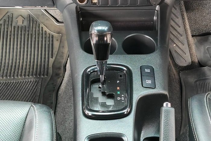 ROCCO PRE 2019 2.4G AT DOUBLE CAB WHITE  4123 full