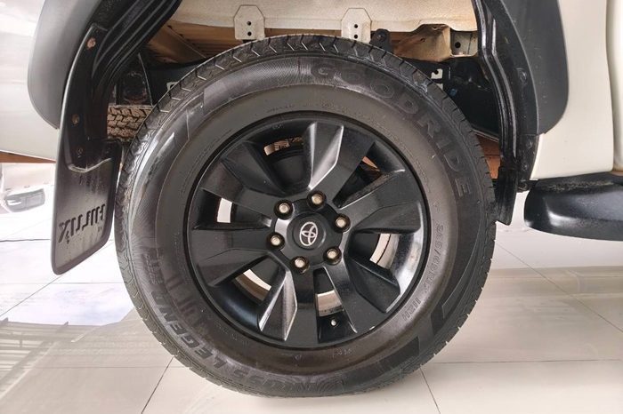 ROCCO PRE 2019 2.4G AT DOUBLE CAB WHITE  4123 full