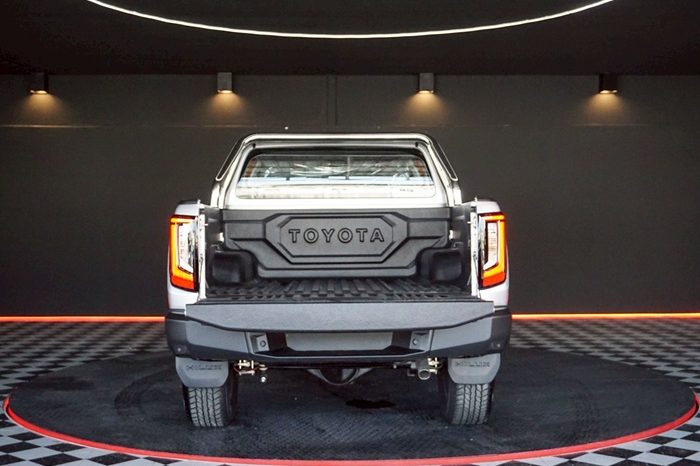 TRAVO PREMIUM 4TREX 2026 2.8 4WD MT DOUBLE CAB SILVER  42205 full