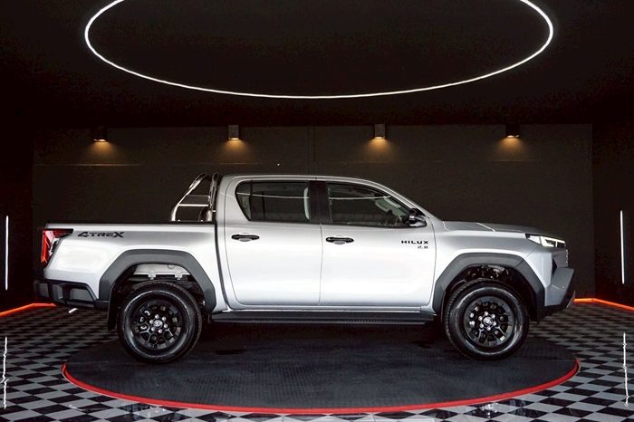TRAVO PREMIUM 4TREX 2026 2.8 4WD MT DOUBLE CAB SILVER  42205 full