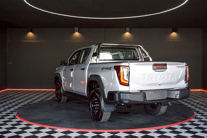 TRAVO PREMIUM 4TREX 2026 2.8 4WD MT DOUBLE CAB SILVER  42205 full