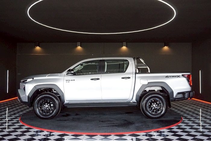 TRAVO PREMIUM 4TREX 2026 2.8 4WD MT DOUBLE CAB SILVER  42205 full