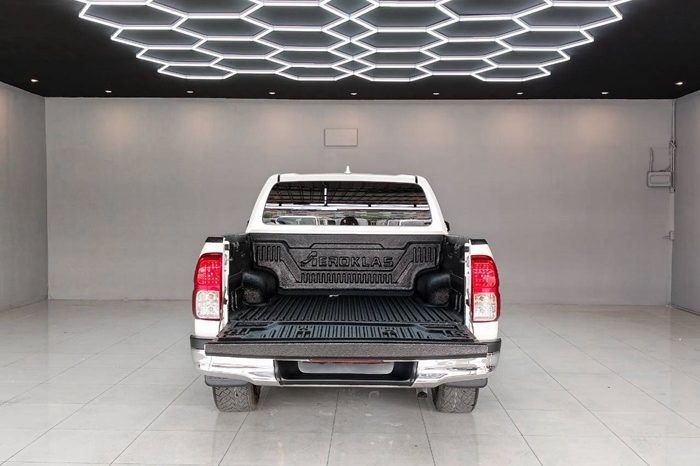GR 2WD 2022 2.8G AT DOUBLE CAB WHITE  472 full