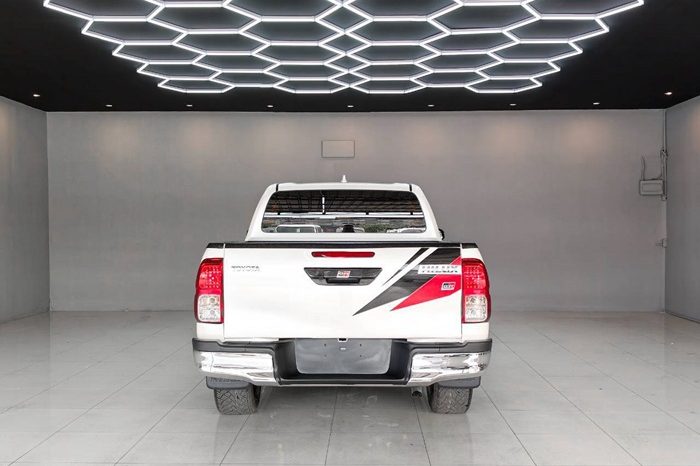 GR 2WD 2022 2.8G AT DOUBLE CAB WHITE  472 full