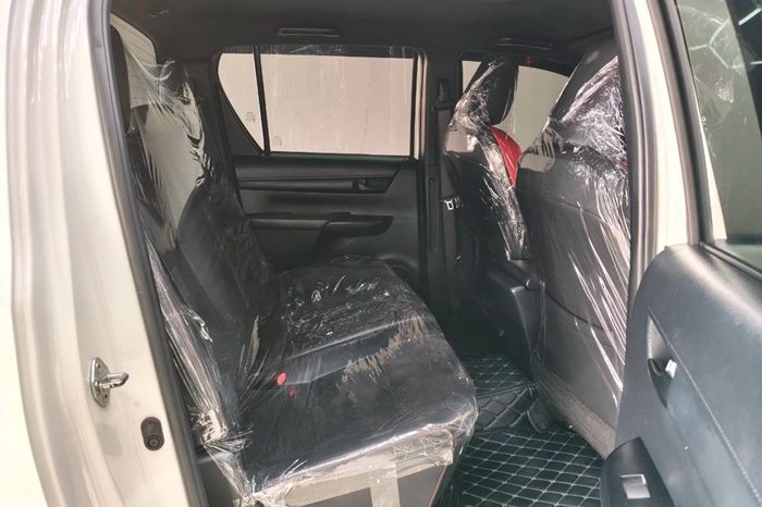 GR 2WD 2022 2.8G AT DOUBLE CAB WHITE  472 full