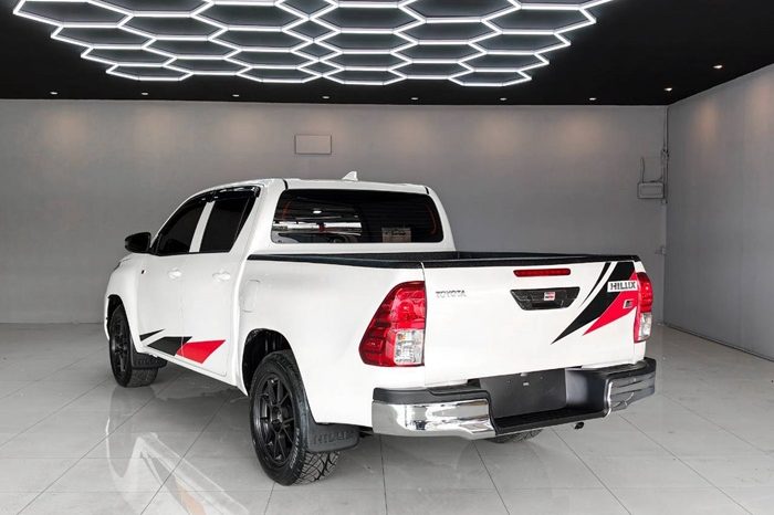 GR 2WD 2022 2.8G AT DOUBLE CAB WHITE  472 full