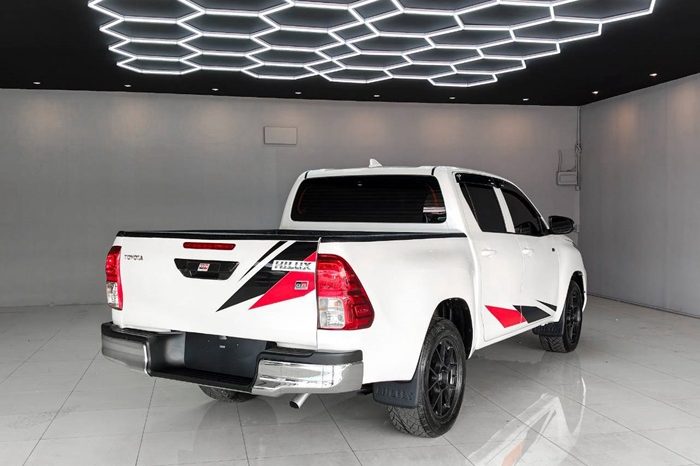 GR 2WD 2022 2.8G AT DOUBLE CAB WHITE  472 full