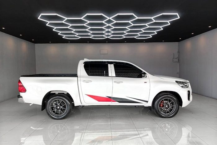 GR 2WD 2022 2.8G AT DOUBLE CAB WHITE  472 full