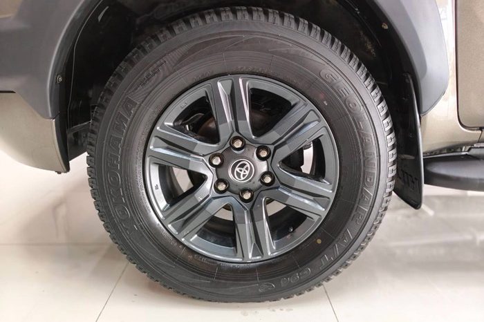 REVO PRE 2022 2.4 ENTRY AT DOUBLE CAB BRONZE 5048 full