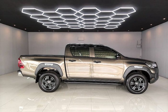 REVO PRE 2022 2.4 ENTRY AT DOUBLE CAB BRONZE 5048 full
