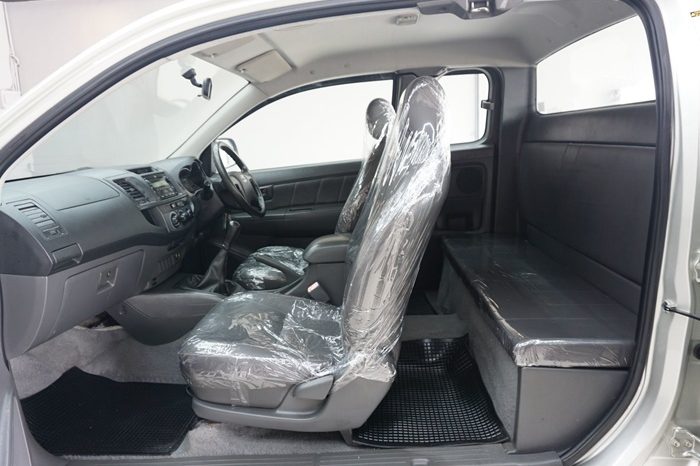 VIGO 2WD 2013 2.7J MT SMART CAB SILVER 5829 full