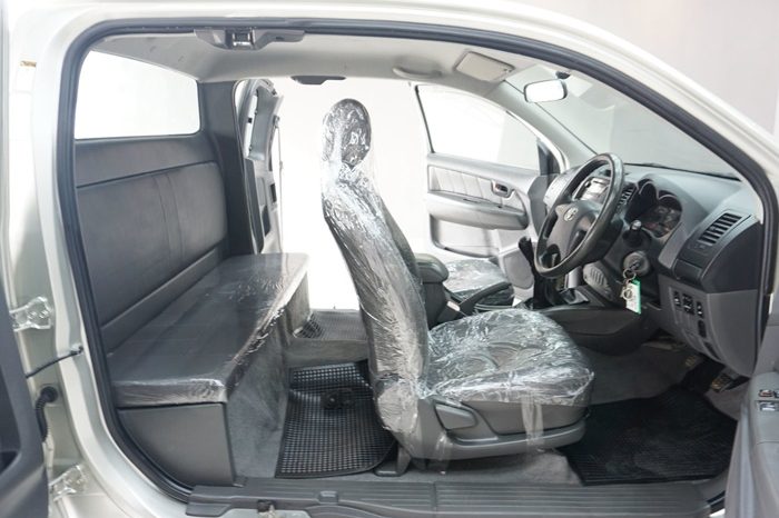 VIGO 2WD 2013 2.7J MT SMART CAB SILVER 5829 full