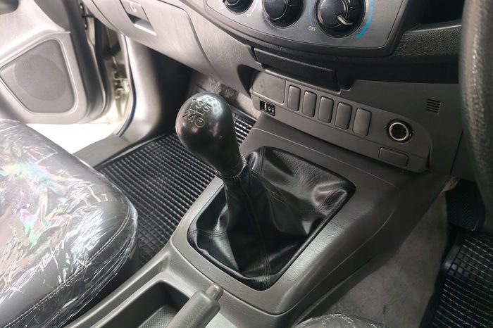 VIGO 2WD 2013 2.7J MT SMART CAB SILVER 5829 full