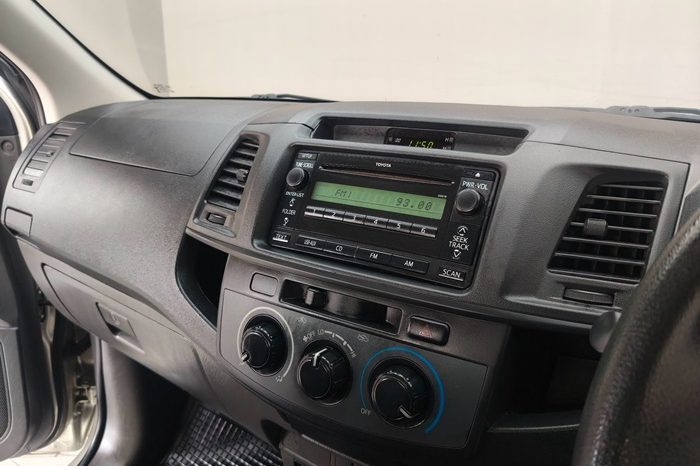 VIGO 2WD 2013 2.7J MT SMART CAB SILVER 5829 full