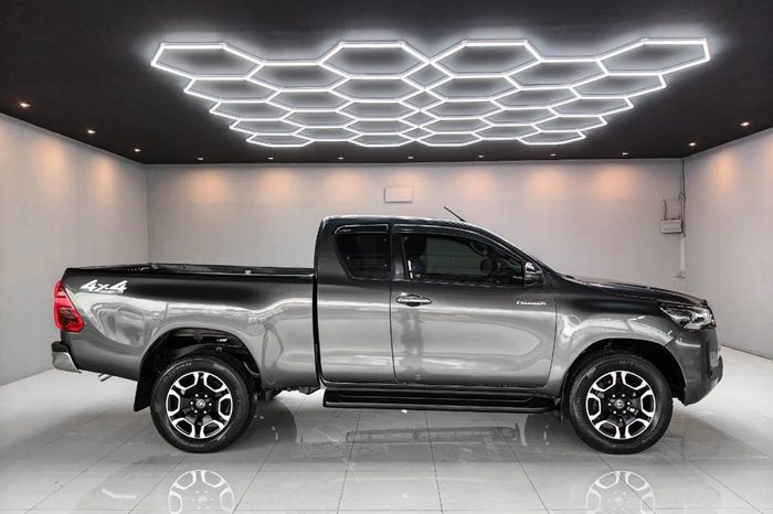 REVO 4WD 2021 2.8 HIGHT MT SMART CAB DARK GREY  6279 full