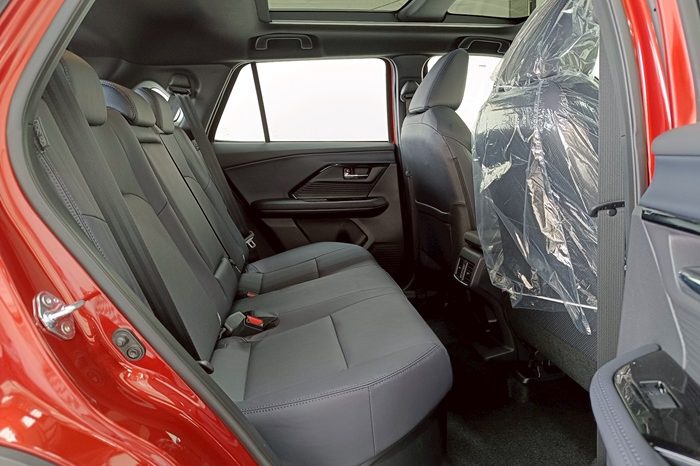 TOYOTA 2026 SUV PREMIUM YARIS CROSS 2WD 1.5 AT RED  63512 full