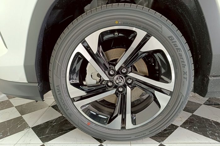 TOYOTA 2026 SUV PREMIUM YARIS CROSS 2WD 1.5 AT WHITE  69984 full