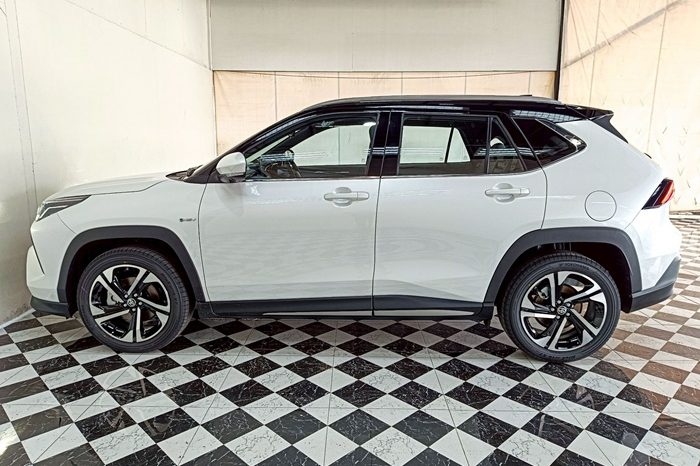 TOYOTA 2026 SUV PREMIUM YARIS CROSS 2WD 1.5 AT WHITE  69984 full