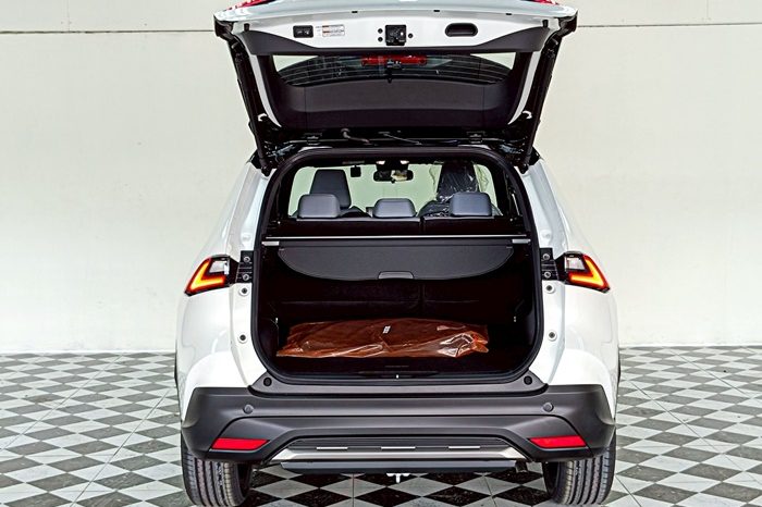 TOYOTA 2026 SUV PREMIUM YARIS CROSS 2WD 1.5 AT WHITE  69984 full