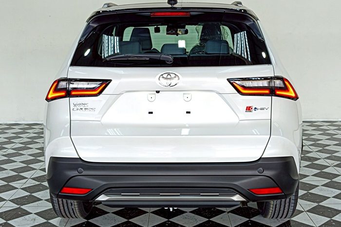 TOYOTA 2026 SUV PREMIUM YARIS CROSS 2WD 1.5 AT WHITE  69984 full