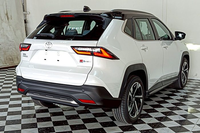 TOYOTA 2026 SUV PREMIUM YARIS CROSS 2WD 1.5 AT WHITE  69984 full