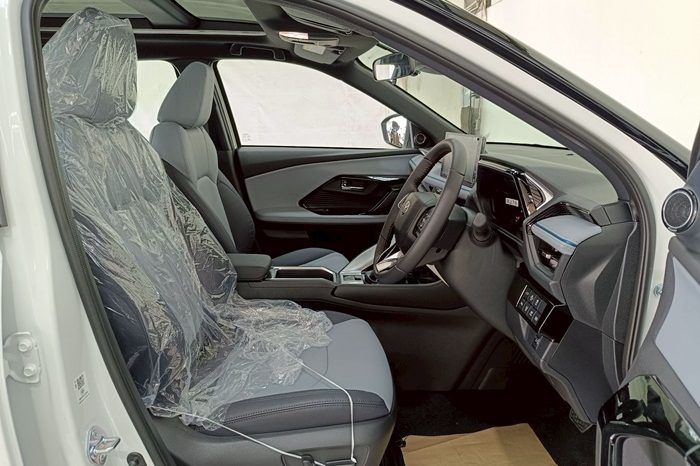 TOYOTA 2026 SUV PREMIUM YARIS CROSS 2WD 1.5 AT WHITE  69984 full