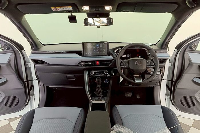 TOYOTA 2026 SUV PREMIUM YARIS CROSS 2WD 1.5 AT WHITE  69984 full