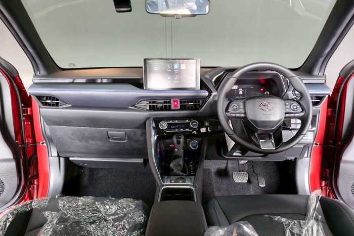 TOYOTA 2026 SUV PREMIUM YARIS CROSS 2WD 1.5 AT RED  73777 full